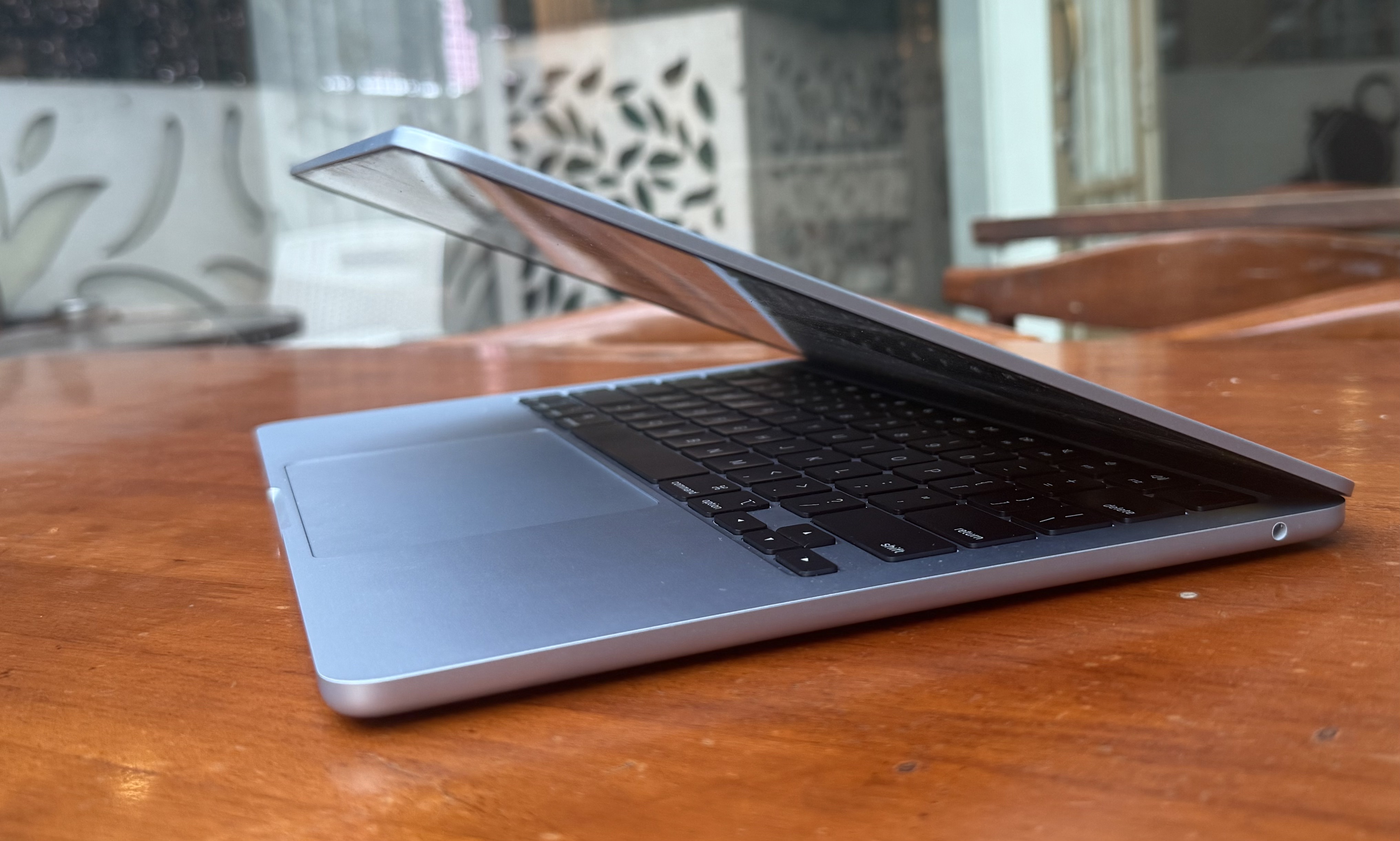 Side view of the M4 MacBook Air.
